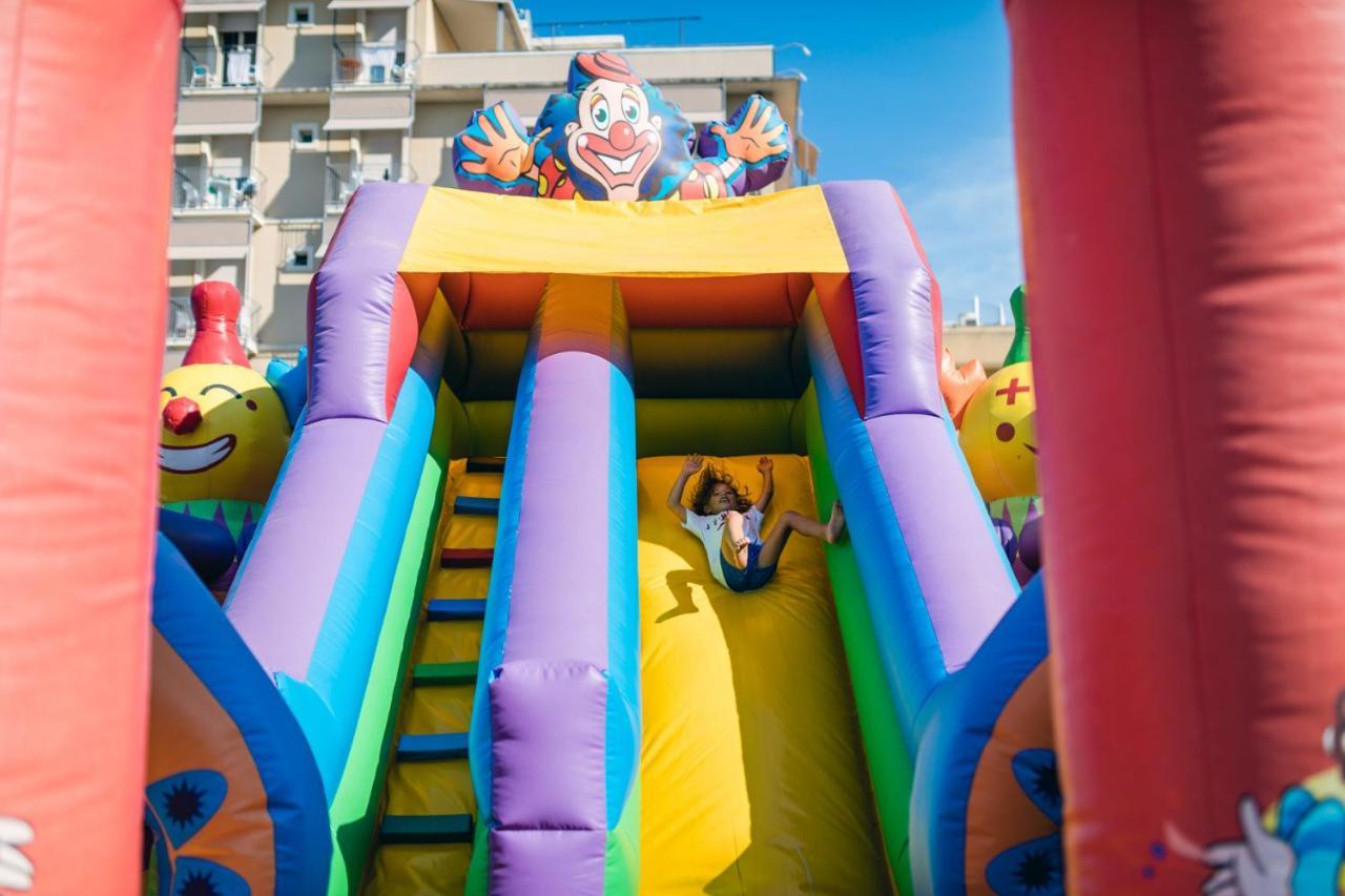 Trevi Family Resort Cattolica Buitenkant foto