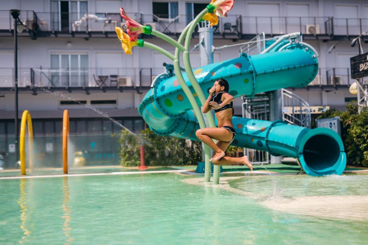 Trevi Family Resort Cattolica Buitenkant foto